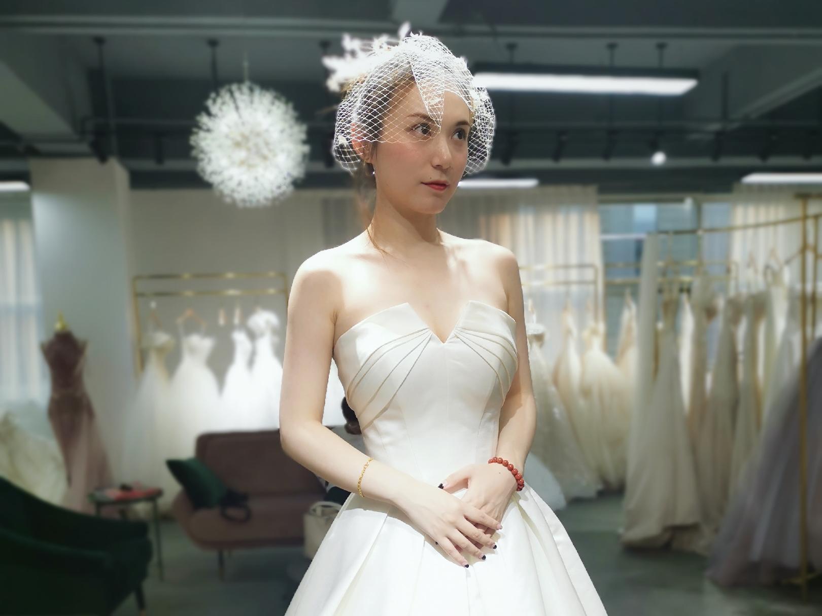 高级缎面定制婚纱+礼服+男士西服三件套