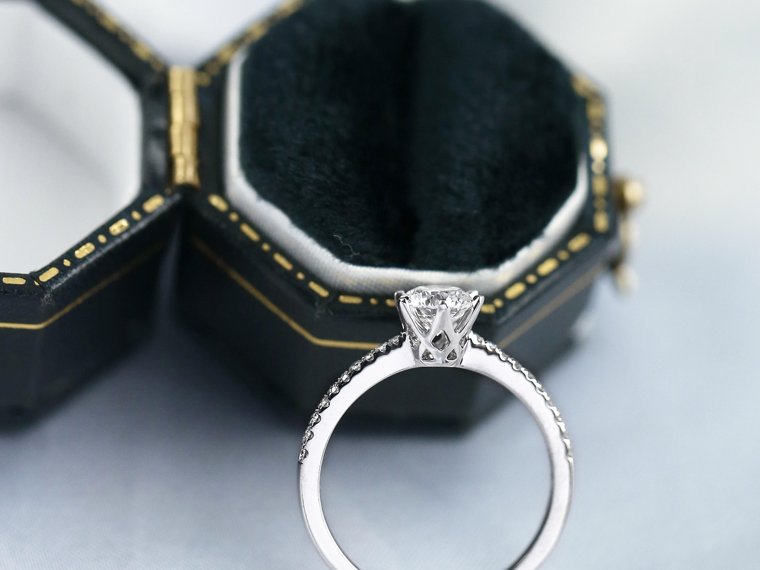 50分个性轻奢款钻戒《奥德拉》