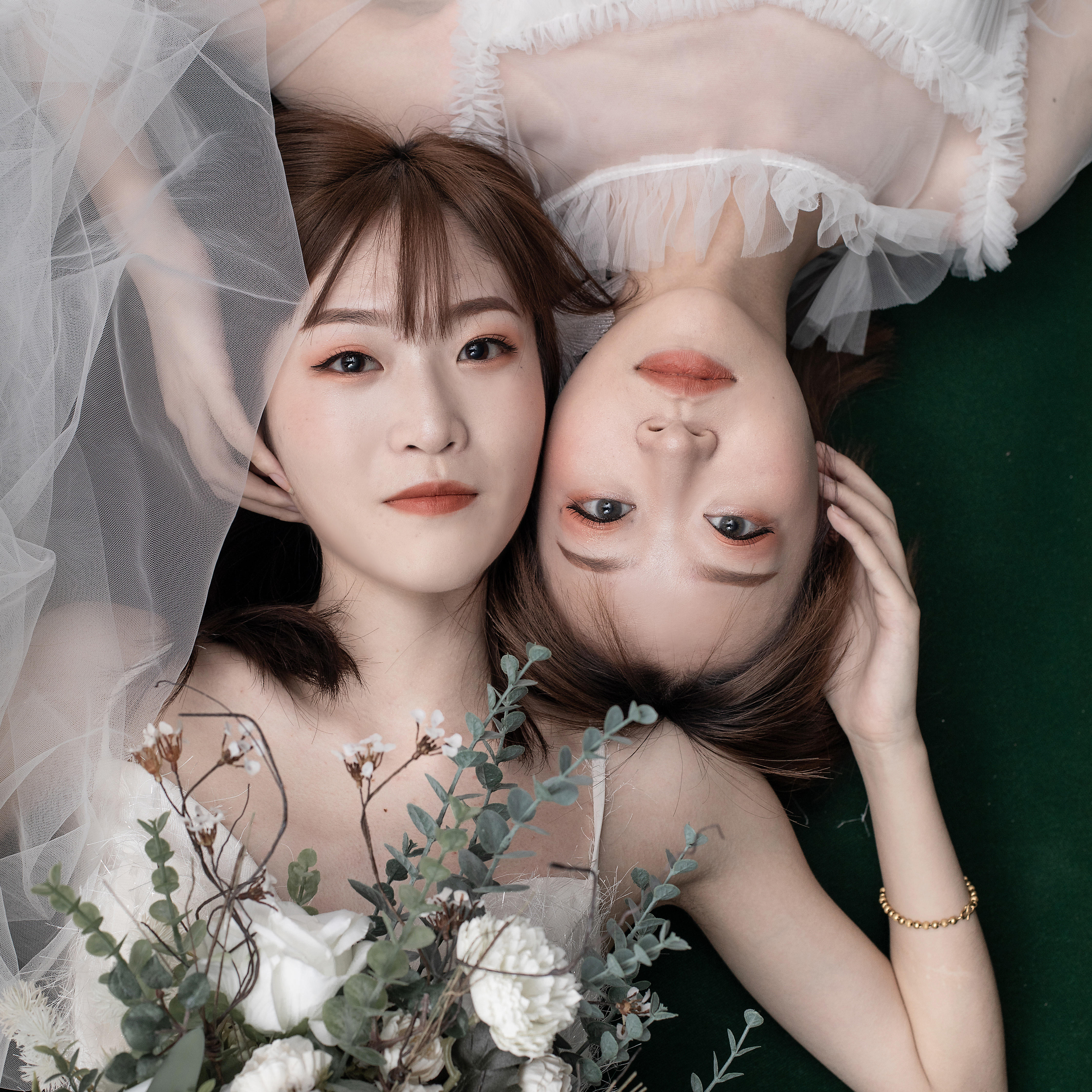 室内闺蜜照 咸梦迪&张雪静