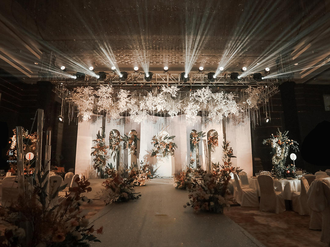 【凤求凰婚礼高新万达店】18999元精致小众套餐