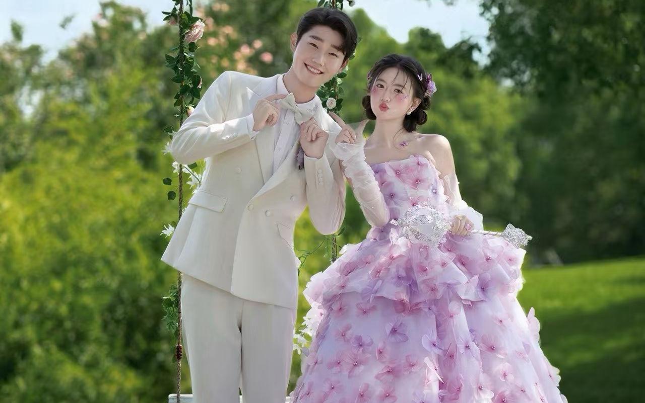 哇哇~甜妹本命！紫色花裙婚纱照美晕！