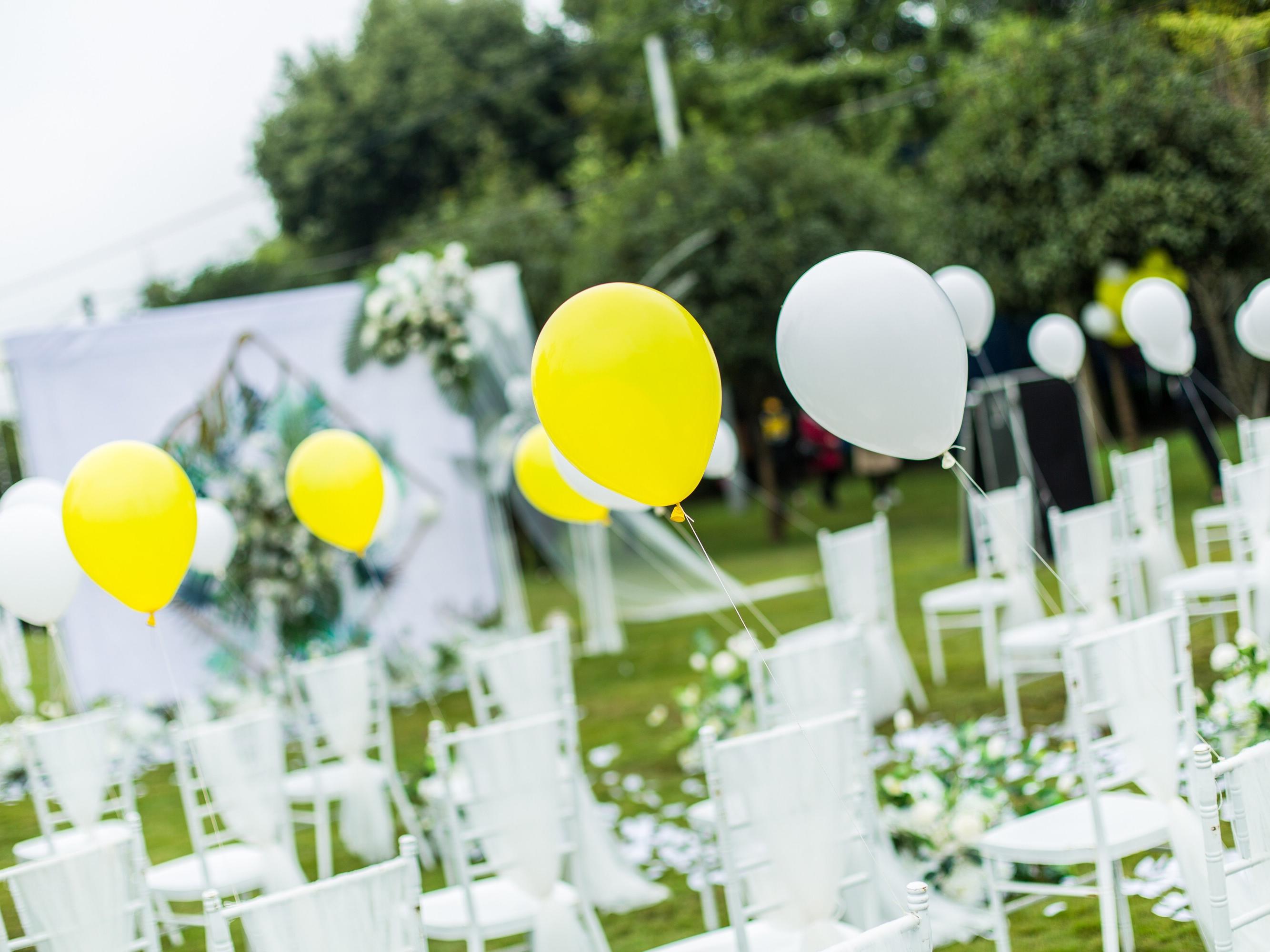 白绿色-小清新-户外婚礼