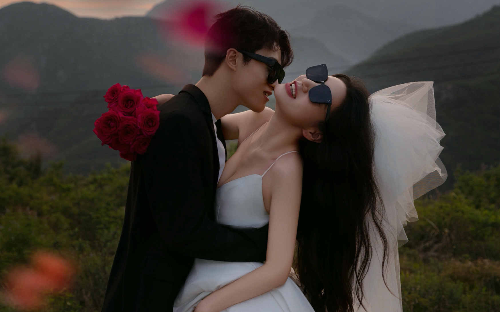 愛慘了這電影氛圍感的山頂婚紗照?? 