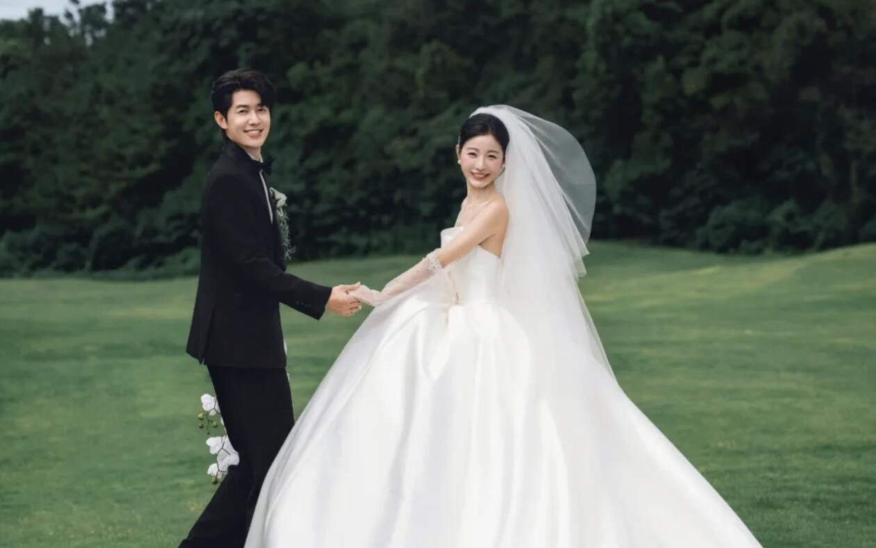 草坪婚纱照来啦～ 