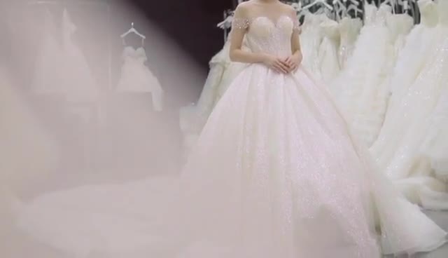 【秉兰】 Vikey Yoly