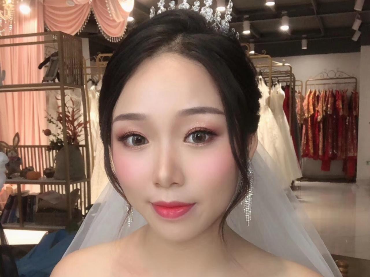 资深化妆师+新娘全天跟妆+妈妈妆伴娘妆