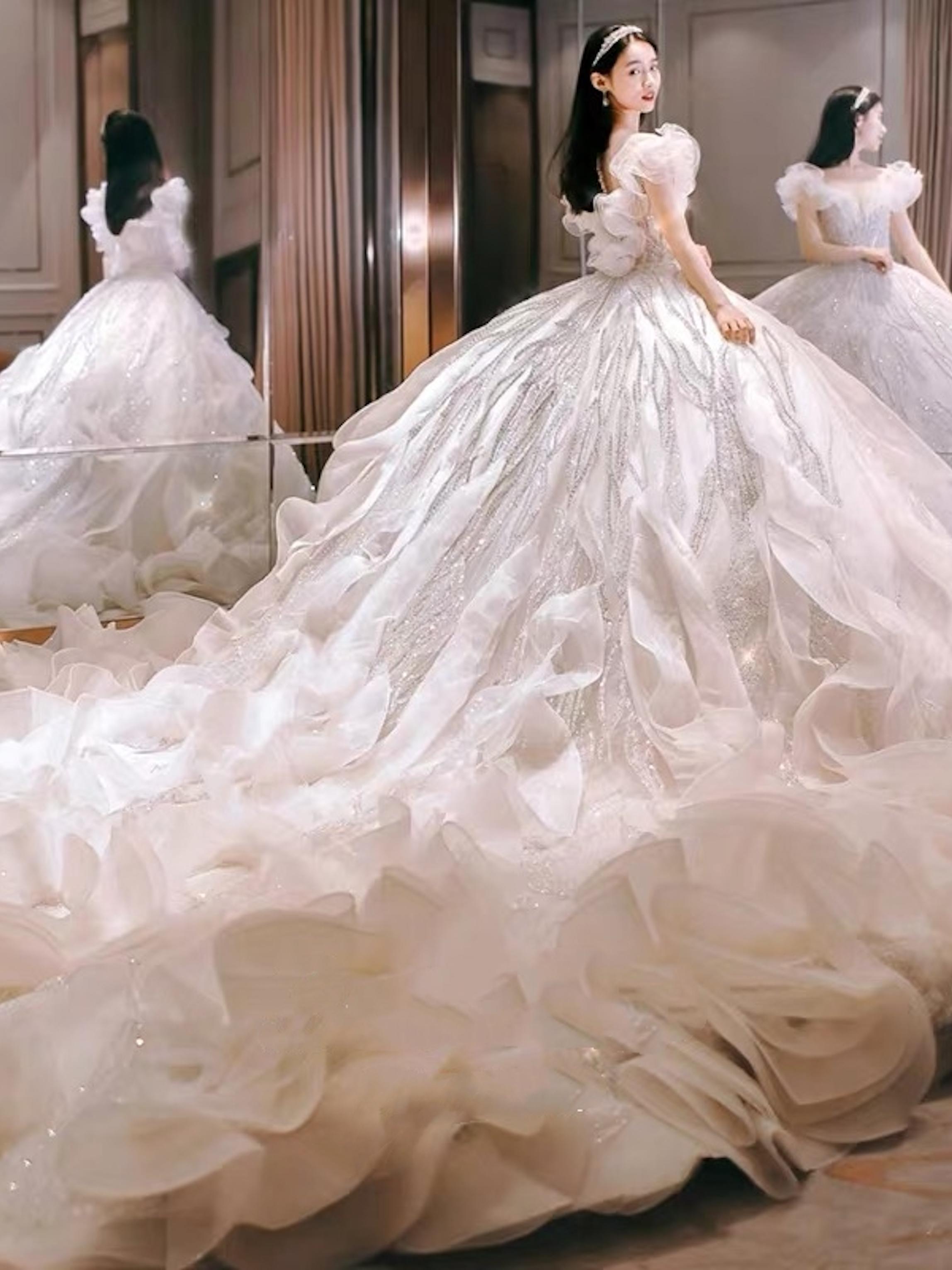 【人气推荐】高品质婚纱套系+赠送伴娘服