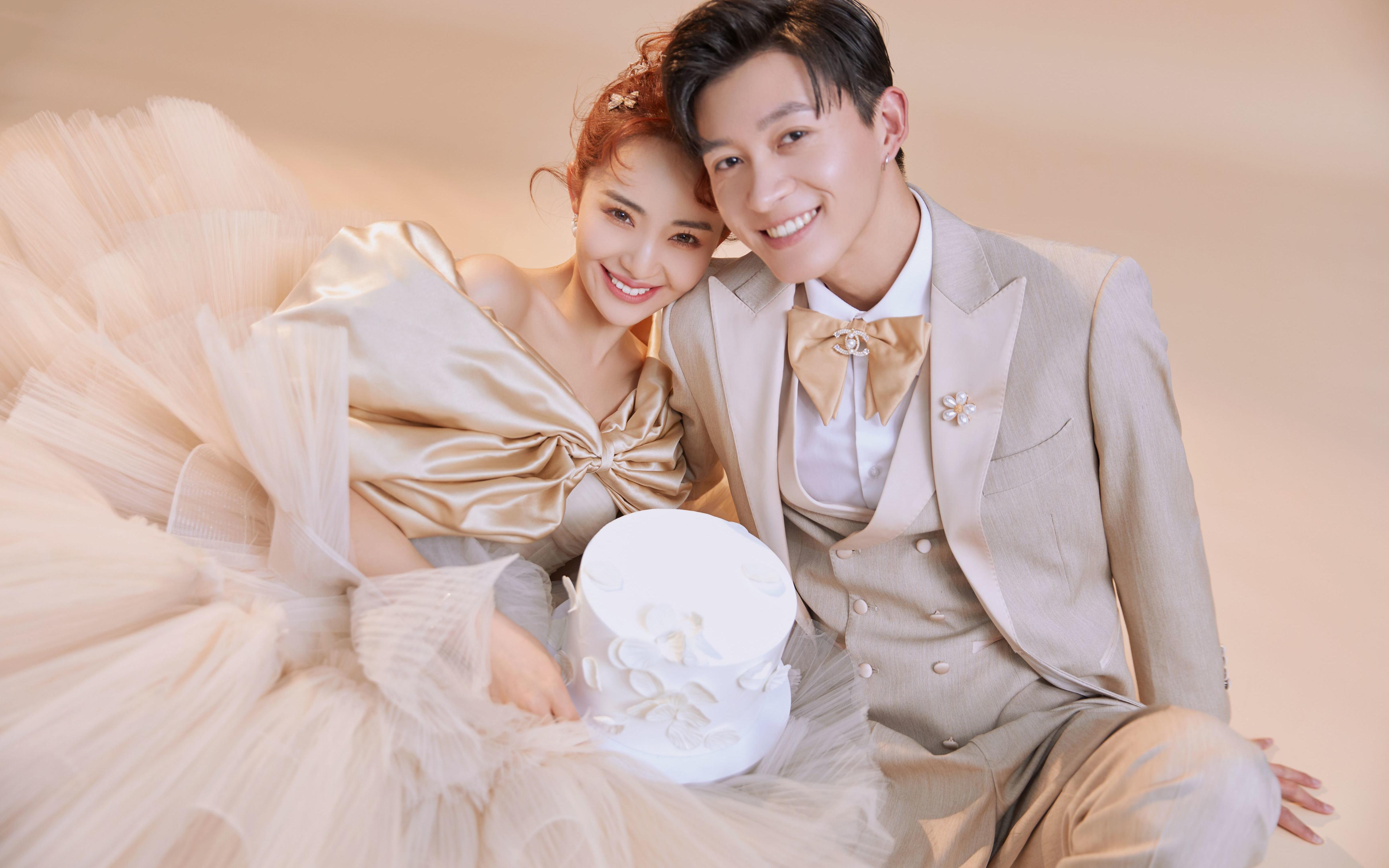 室内主题元素多样化网红婚纱照