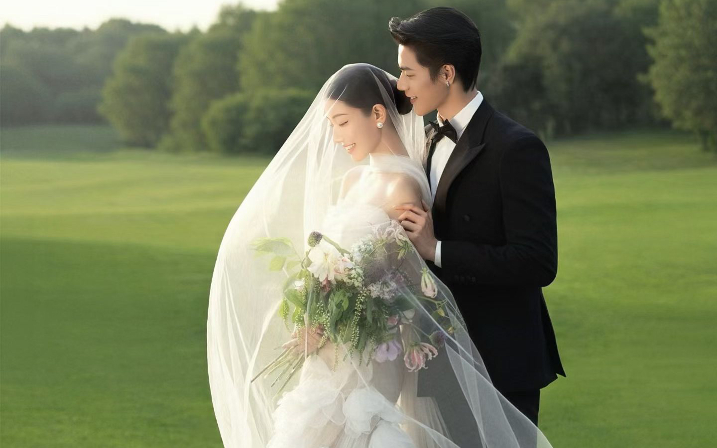 草坪婚纱照