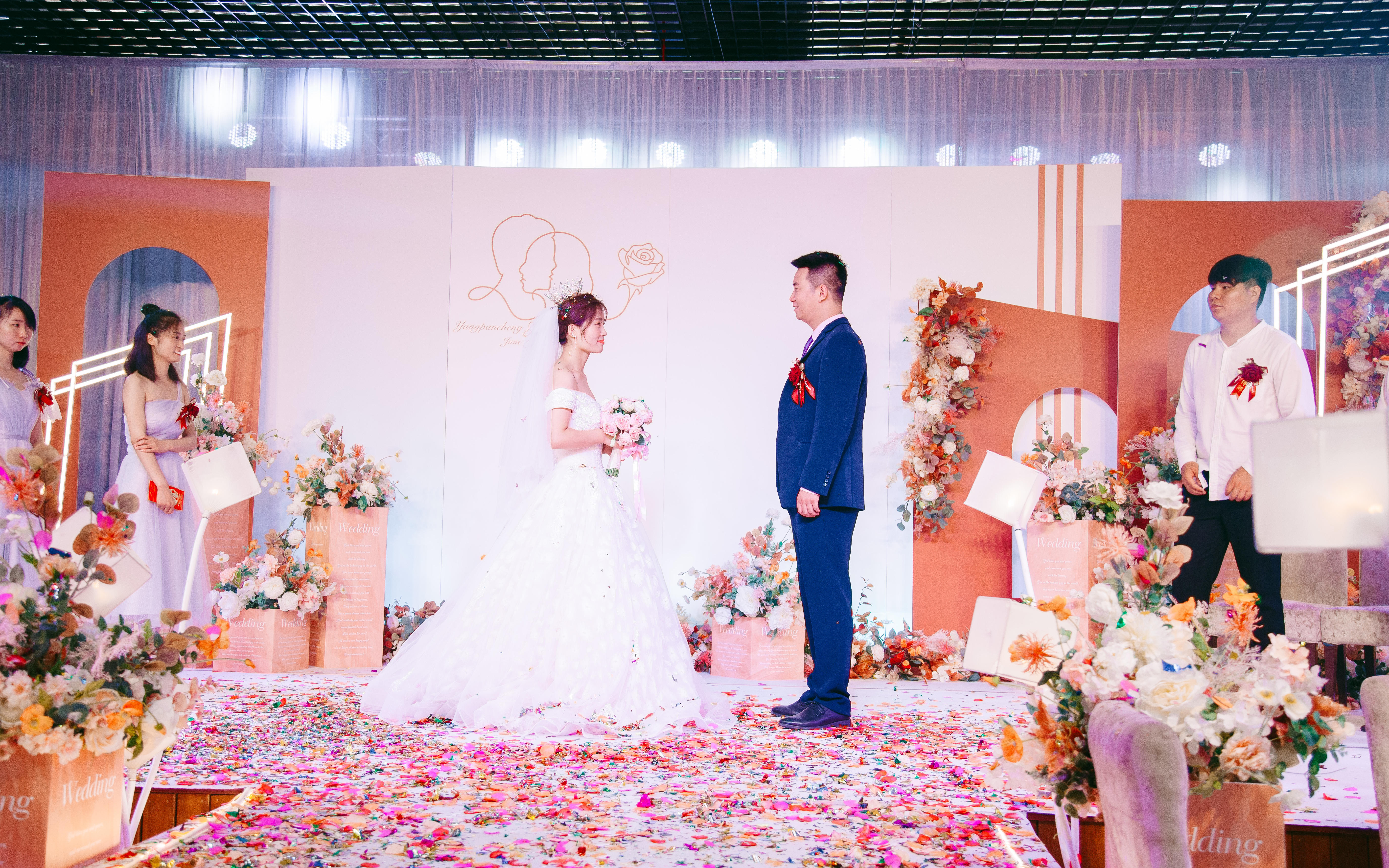 清新自然的的婚礼对于每对新人来说都是无比期待的