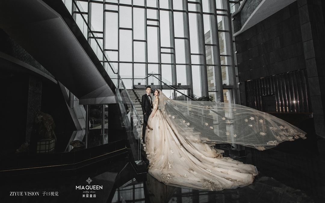 金色婚纱王大拖尾仪式纱现场