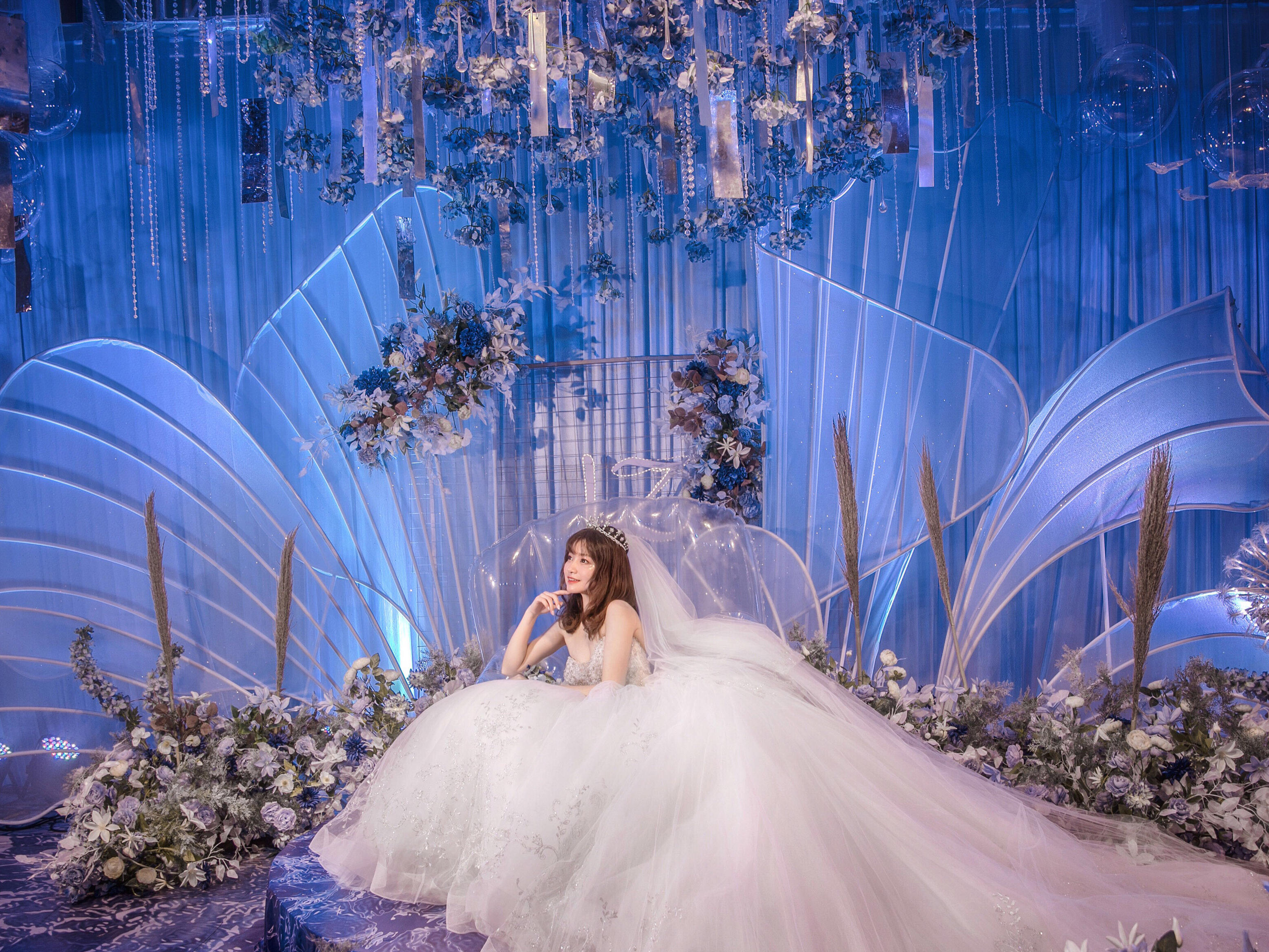 【精选套餐】宫廷拖尾主纱+禾服+敬酒服+伴娘服