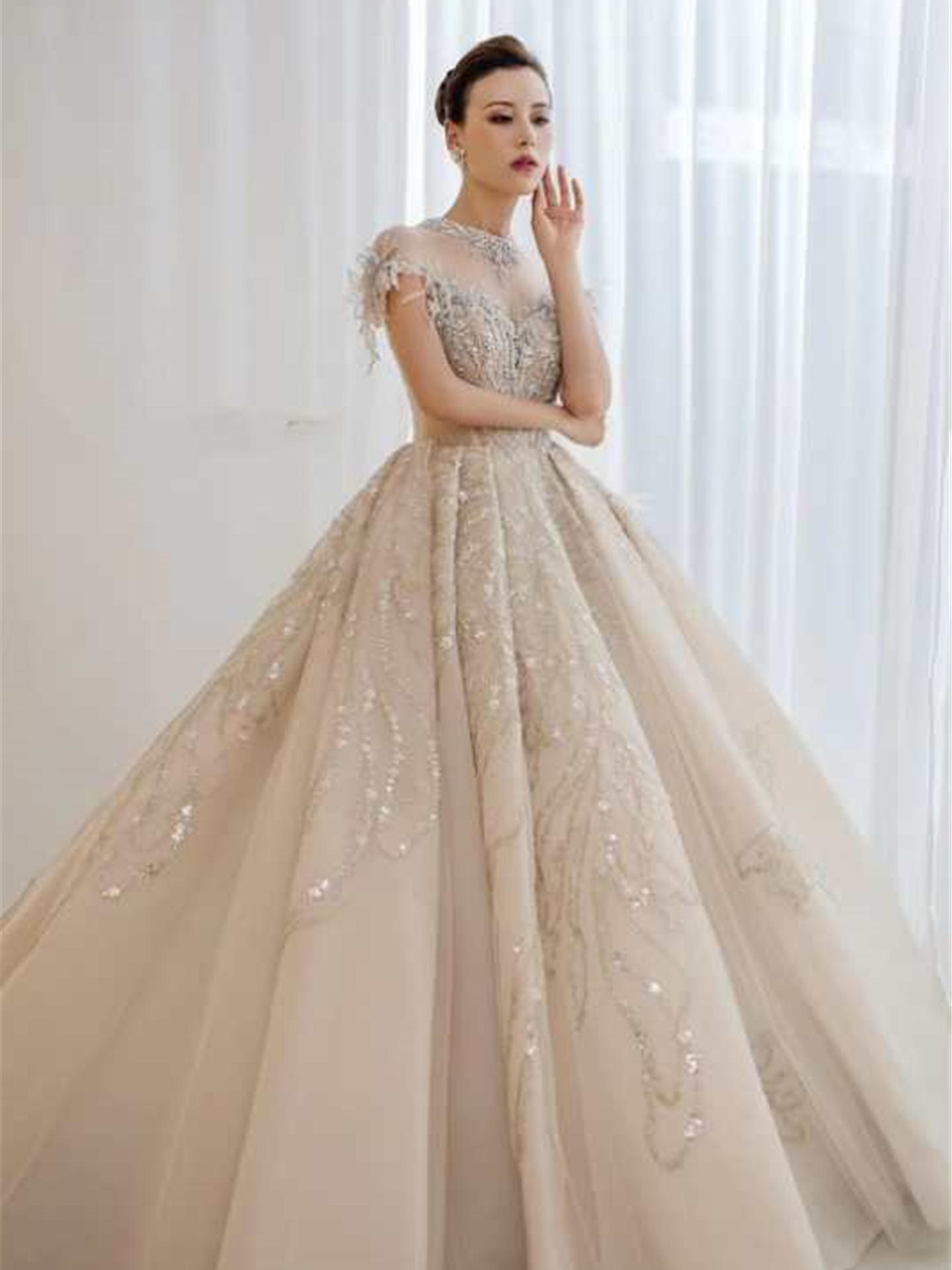 LOVE婚纱礼服14件套+总监化妆师