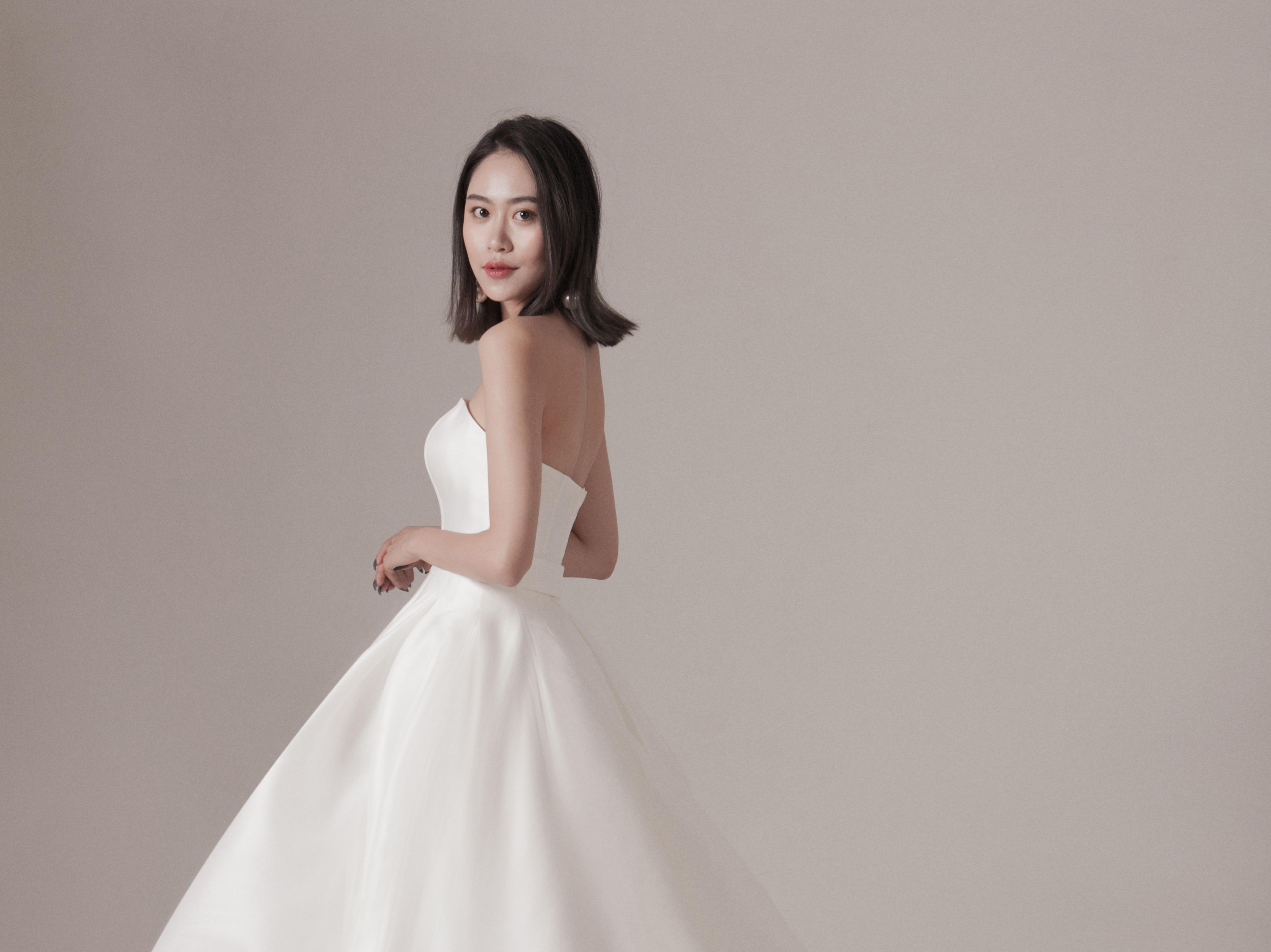 [唯誓婚纱]  进口桑蚕丝段面拖尾套餐