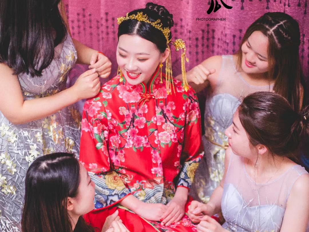 秀禾婚纱摄影_婚纱秀禾服照片