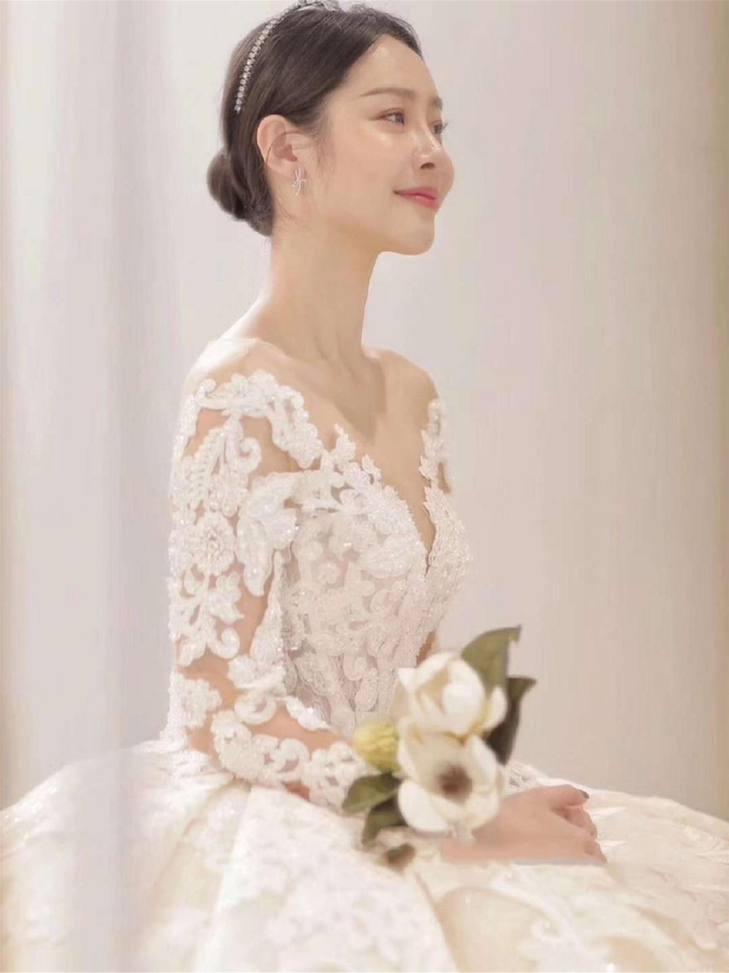 高端奢华|精选高定品牌婚纱+精品四件套+全程跟妆