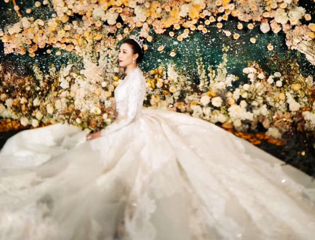 【告白情书】人气爆款轻奢系列西班牙品牌婚纱