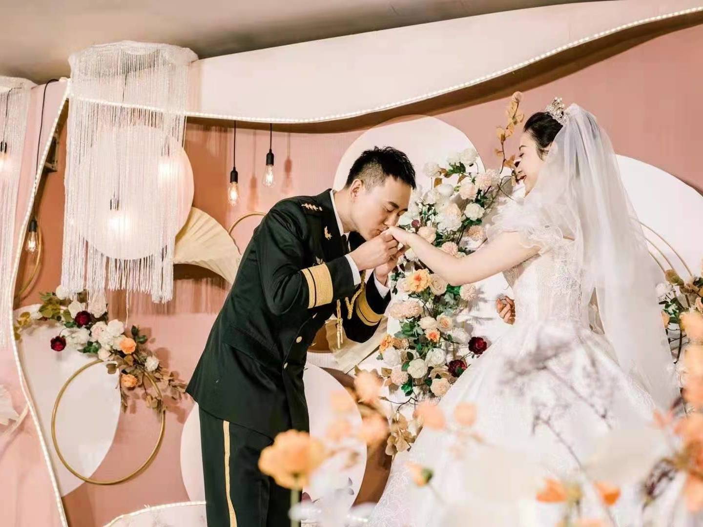 【店家推荐】婚礼跟妆全包套系
