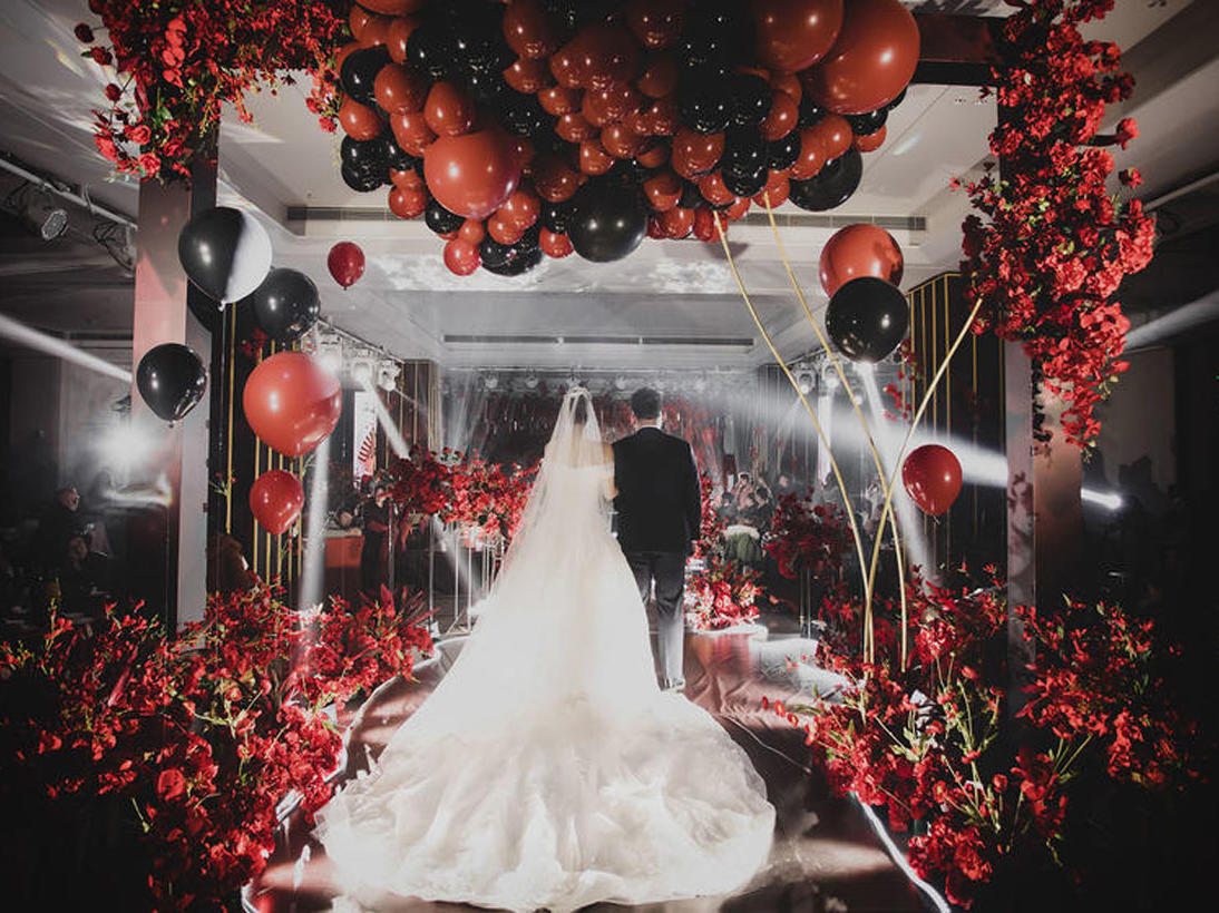  大气黑红色系  惊艳全场