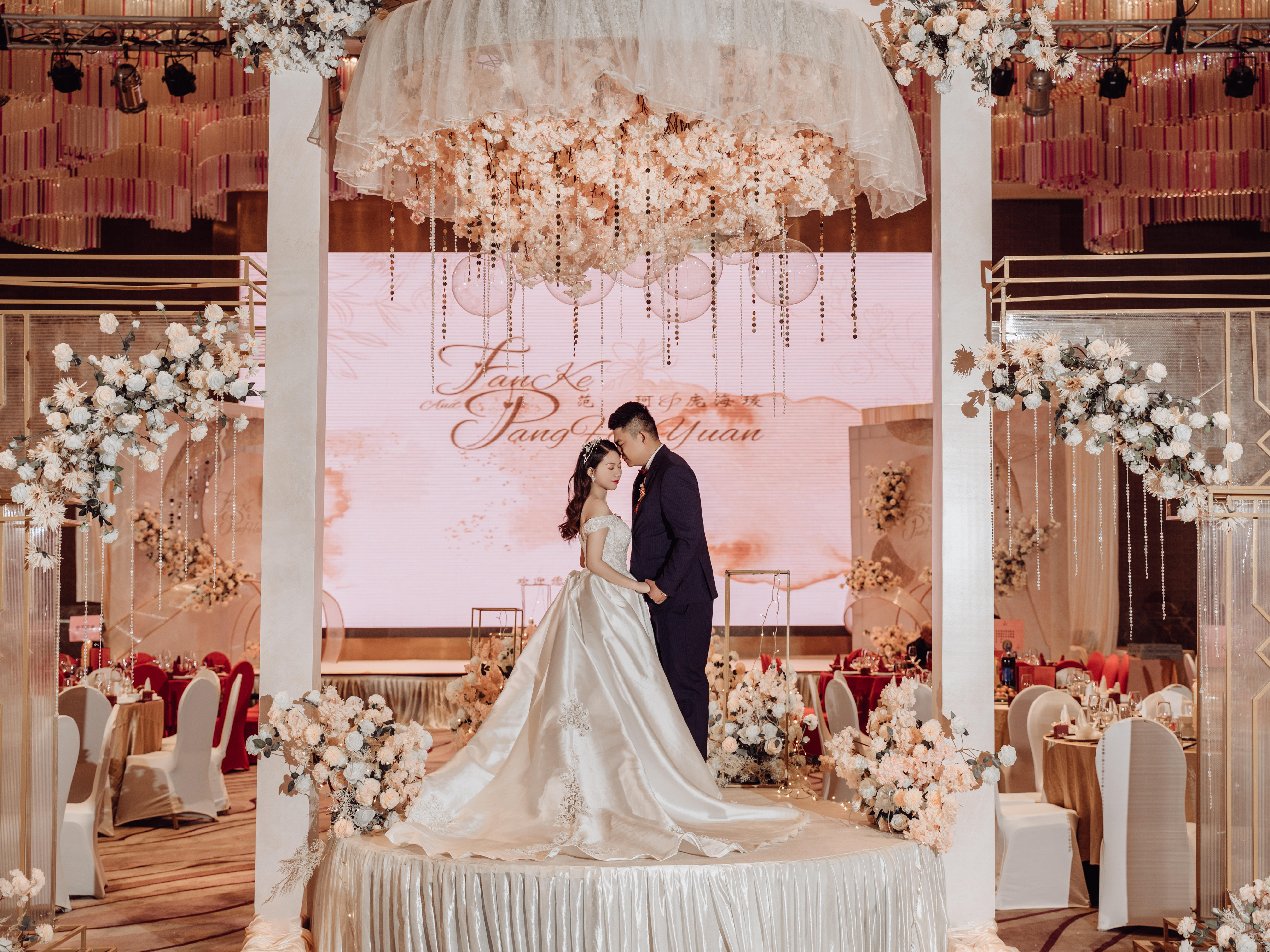 简约大气香槟色系定制婚礼 