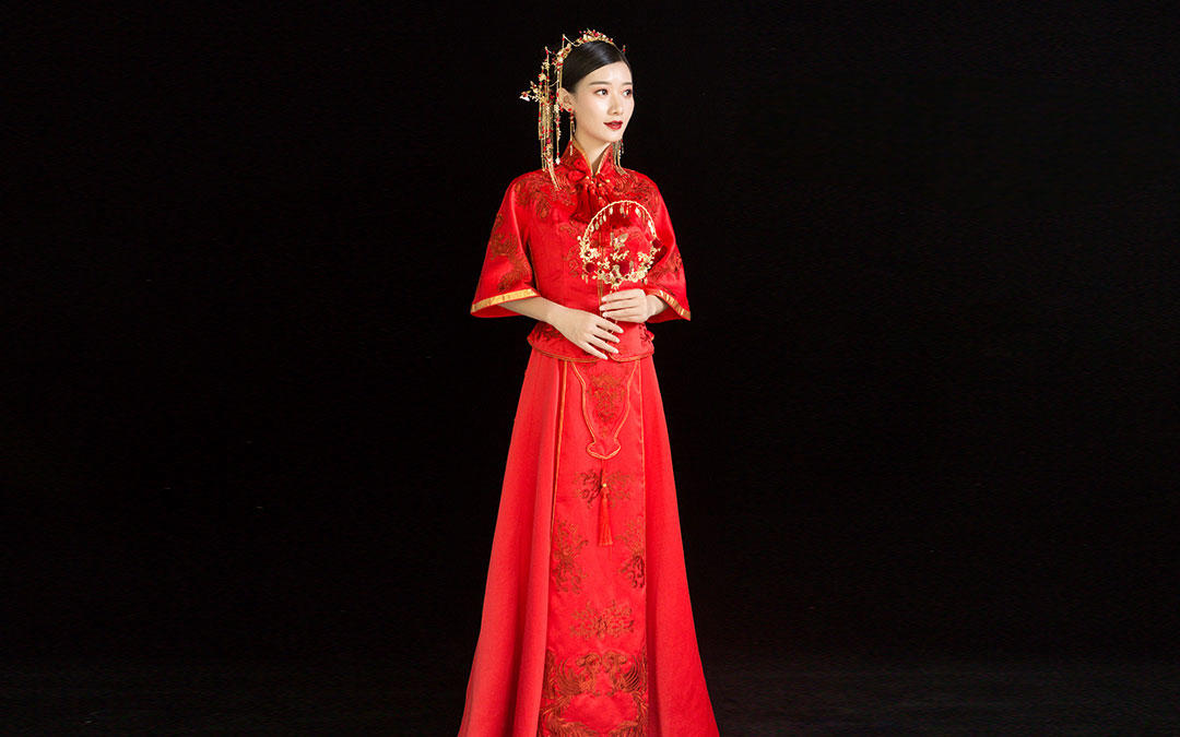 国韵华服，嫁衣里藏锦绣。