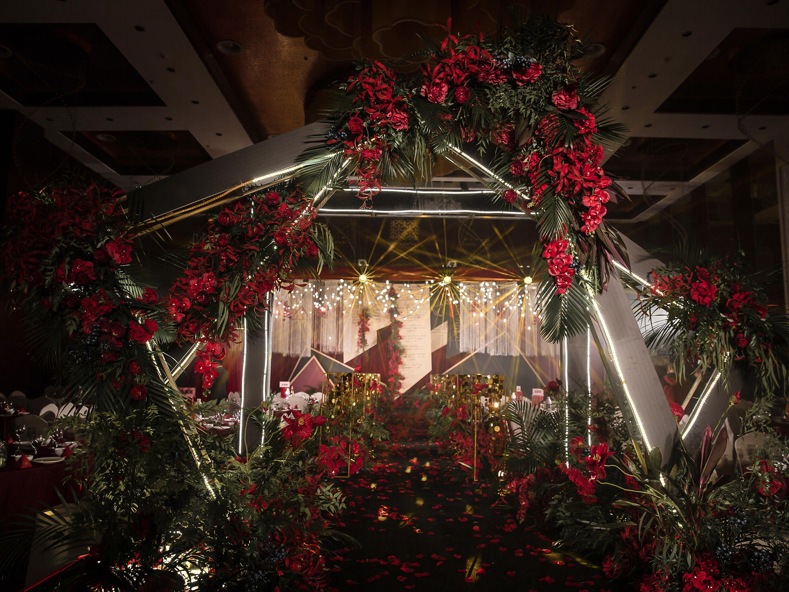 【复古红大气婚礼】婚宴现场布置婚庆策划 四大金刚