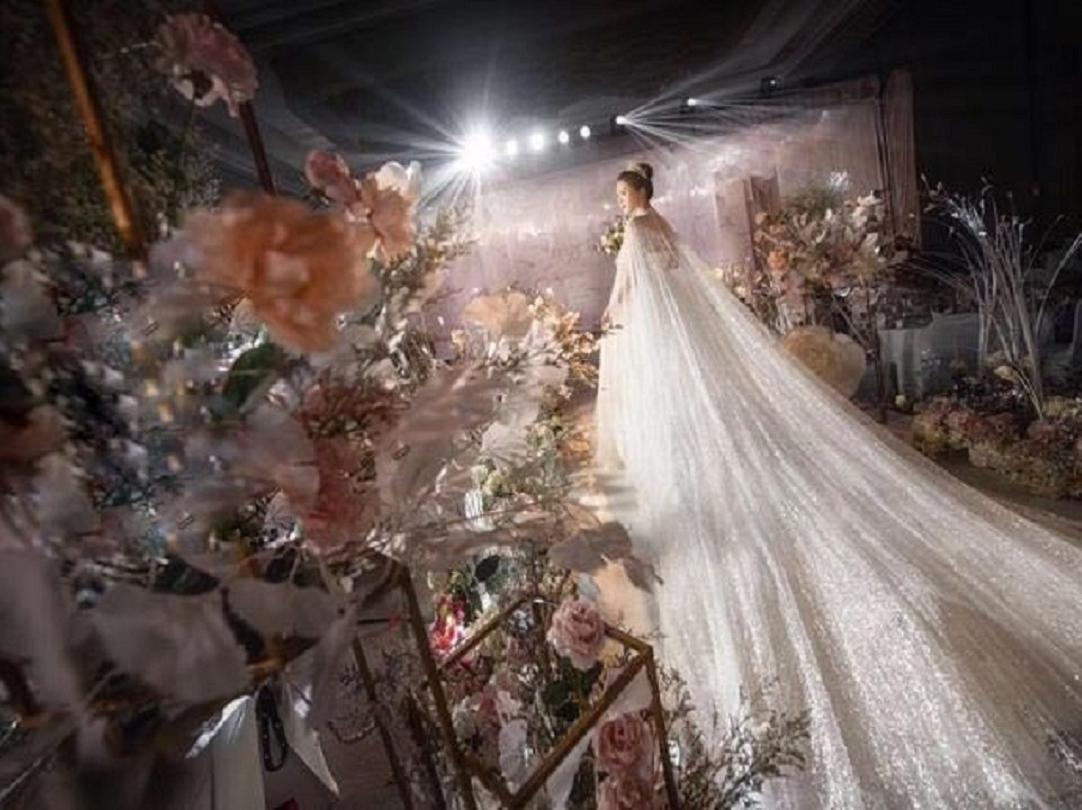 【品牌套餐】胭白轻奢高端婚纱套系＋资深化妆师跟妆