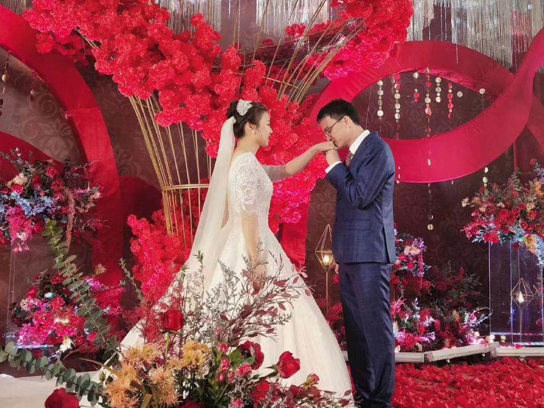 【性价比超值租赁】奢华大气三件套租赁不含新娘跟妆