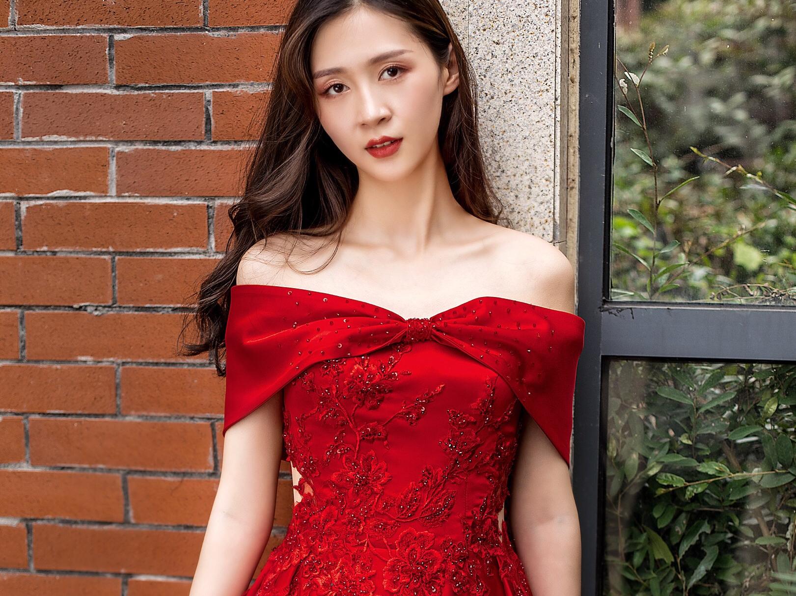 梦幻公主系列定制礼服+首席订婚妆