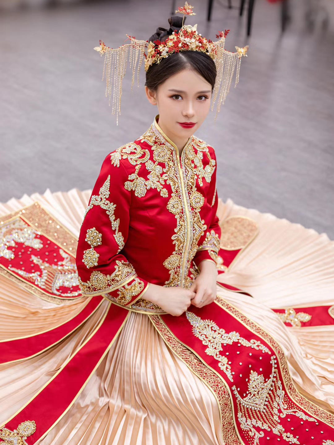 【伍月婚纱馆】奢美嫁衣三件套、首席跟妆