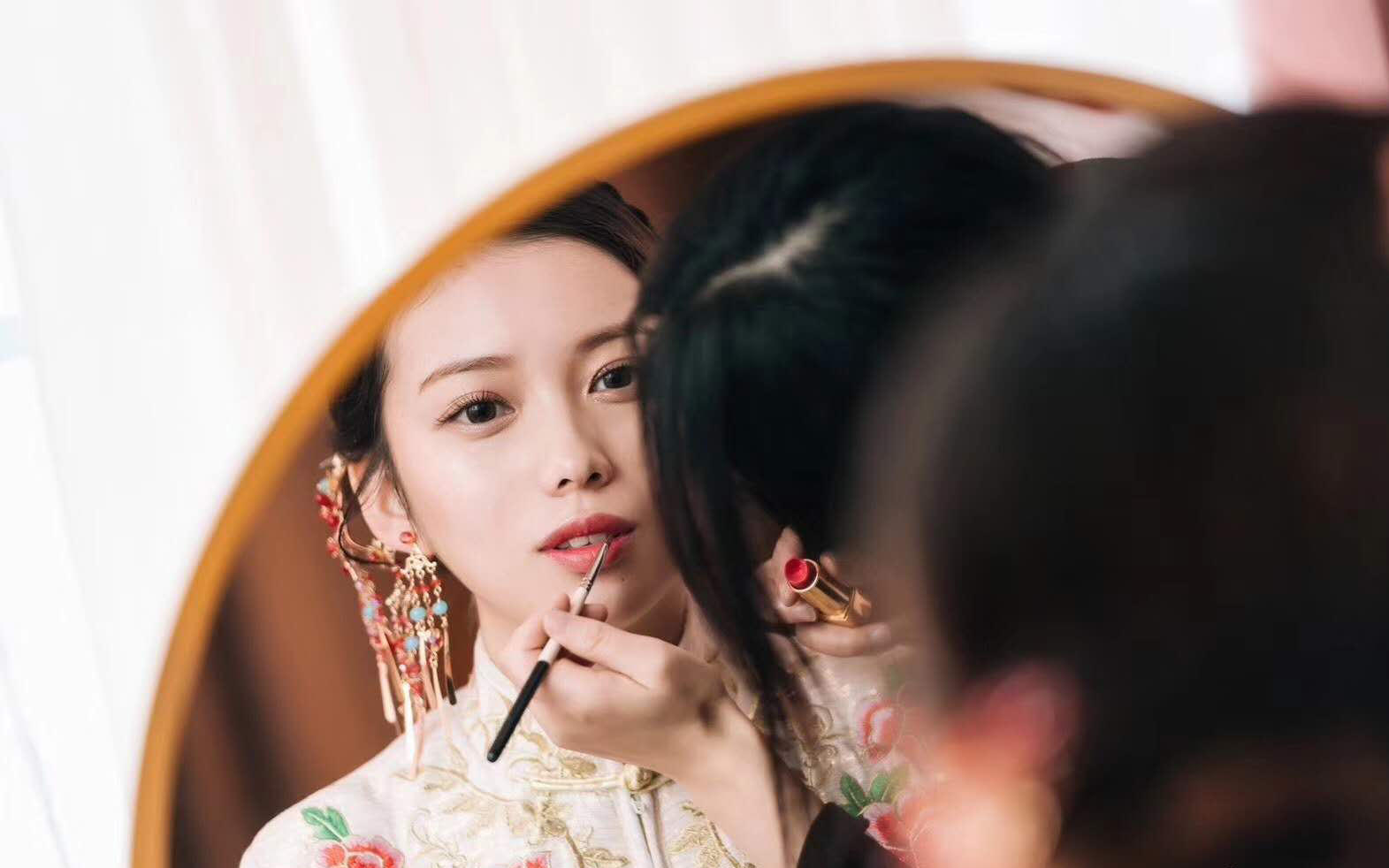 资深档全程跟妆3造型唯美简约妆容+免租婚纱礼服三