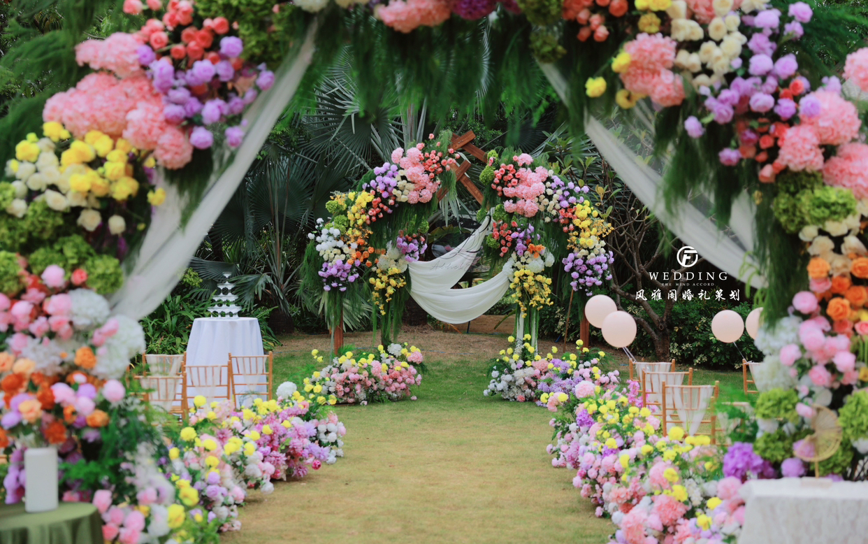 少女花园风户外草坪婚礼 