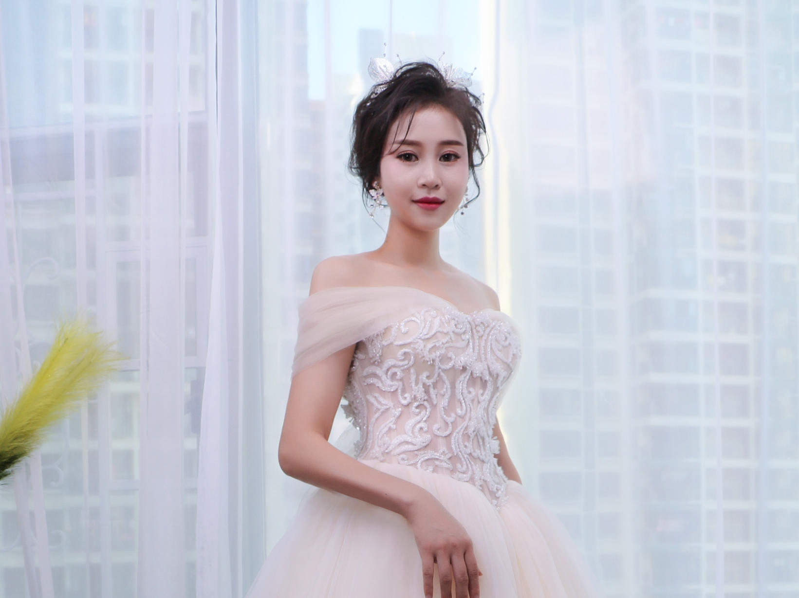 新娘早妆 赣州婚礼新娘早妆服务礼服 婚纱租赁