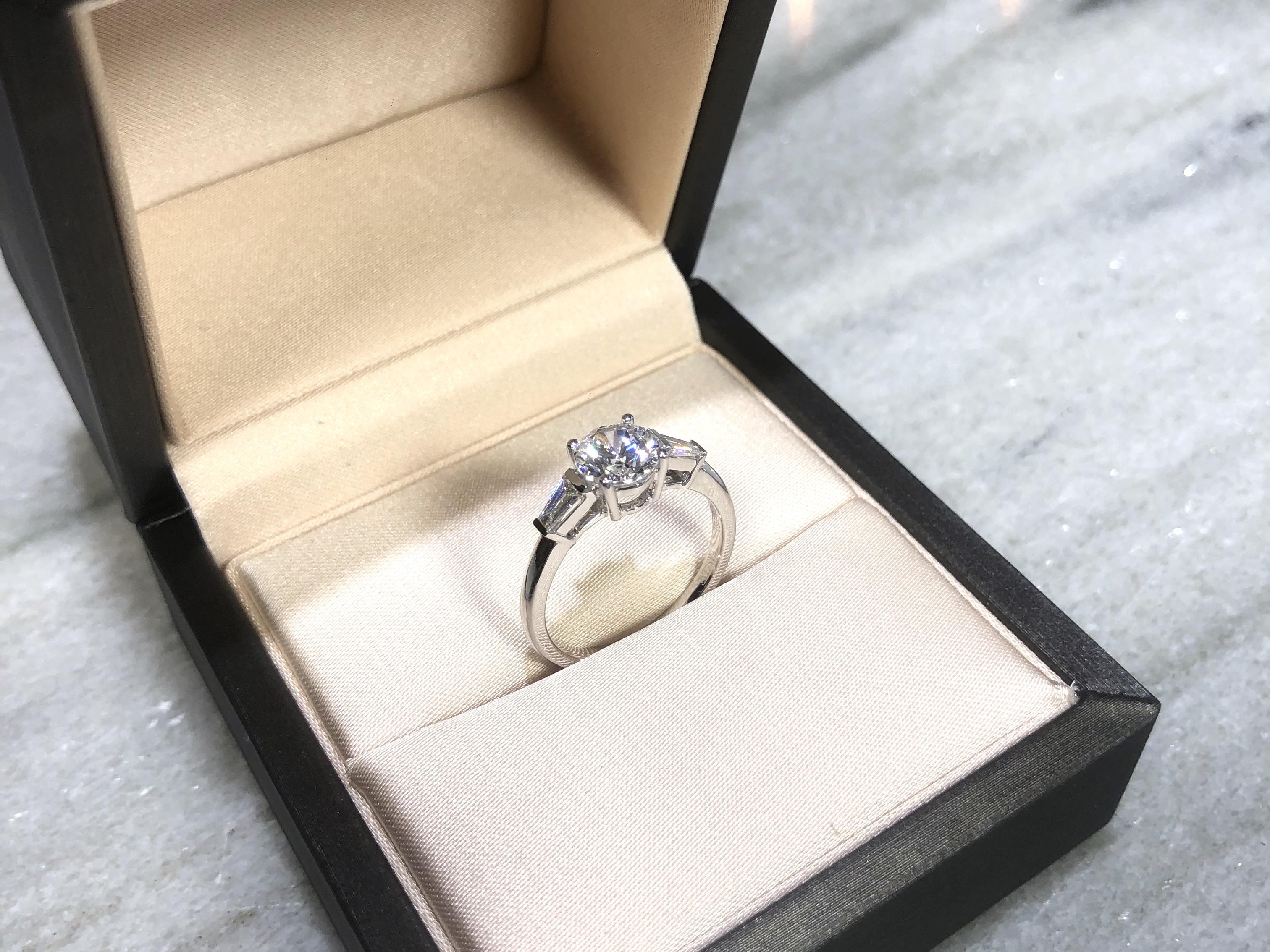 FASCINE | 70分四爪镶轻奢求婚钻戒