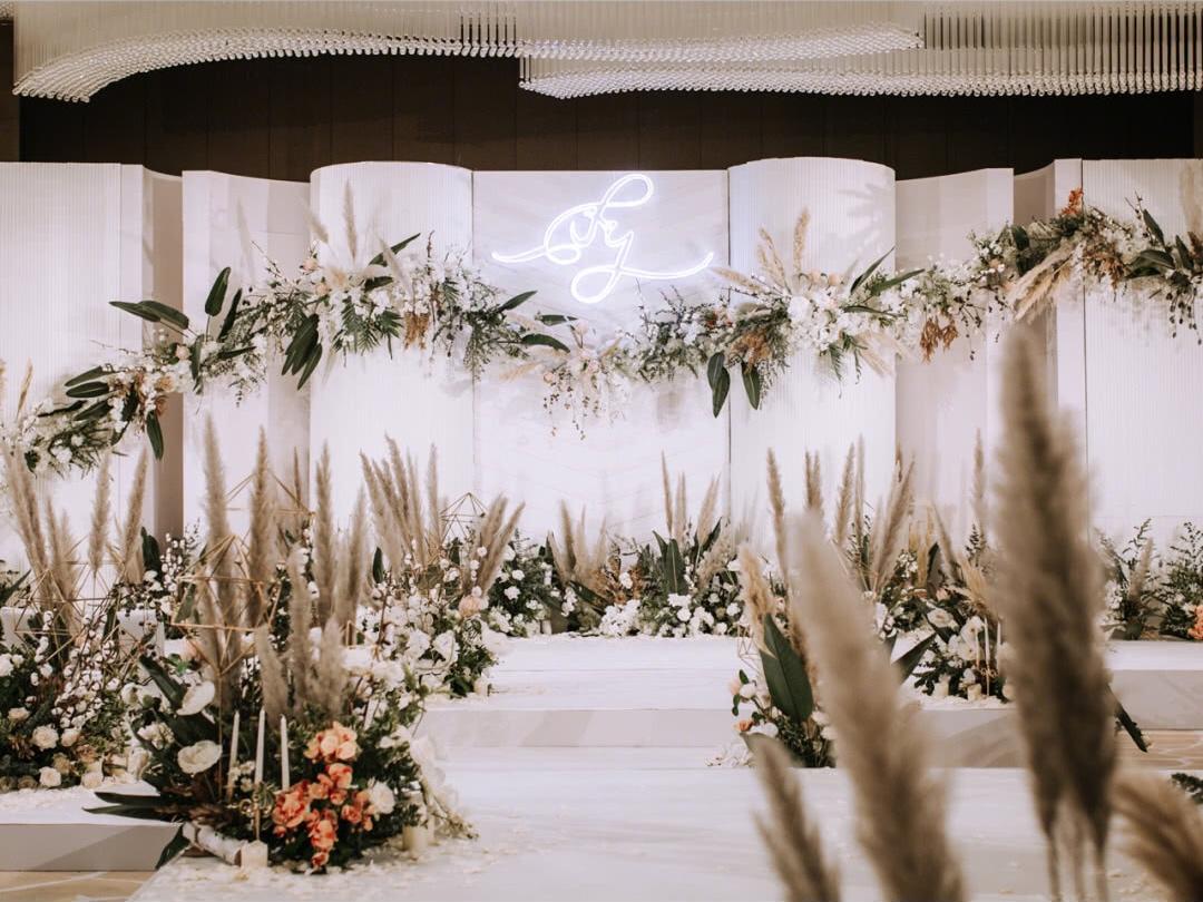 《壹合婚礼》韩式简约白 | 伴真花纯布置