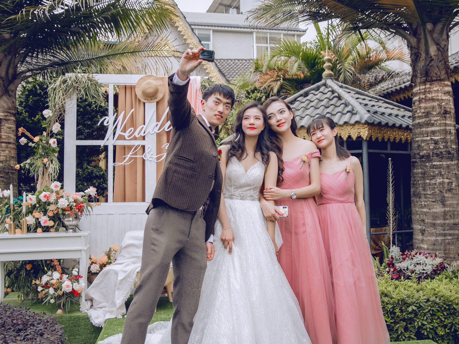 一站式婚礼跟妆跟拍婚纱礼服全含