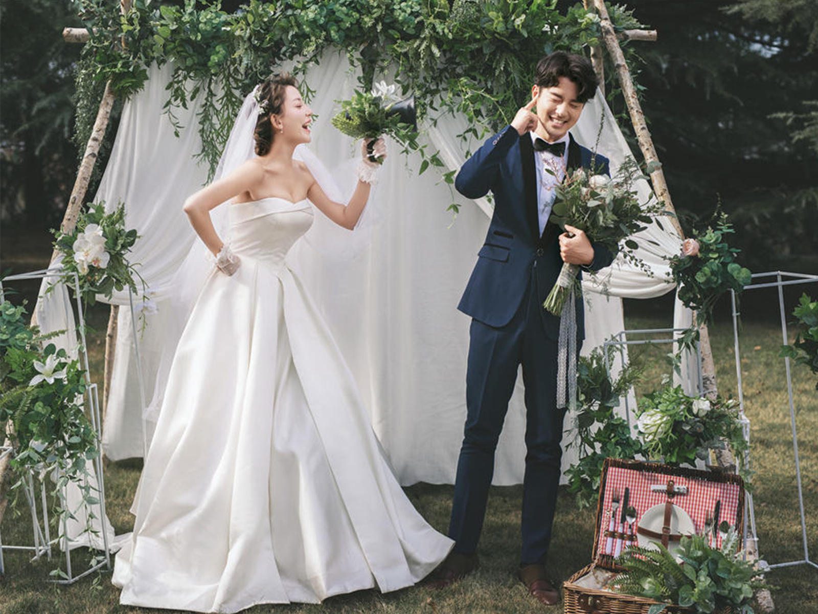 特惠婚纱_动漫婚纱情侣头像