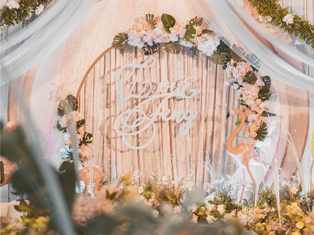 具有大气  高端的香槟色