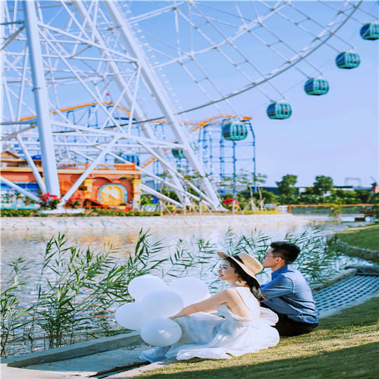 小清新风趣味婚纱照上镜婚纱摄影工作室外景