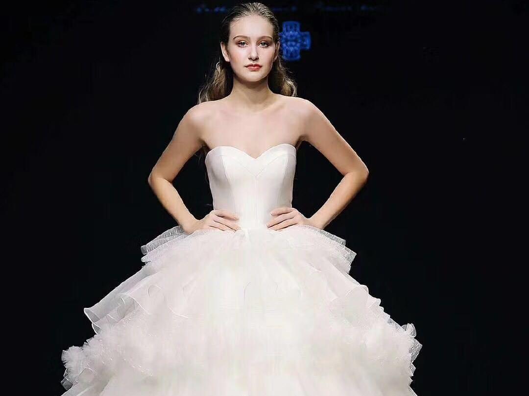 限量推出 三件套 品牌主纱+出门纱+明星礼服