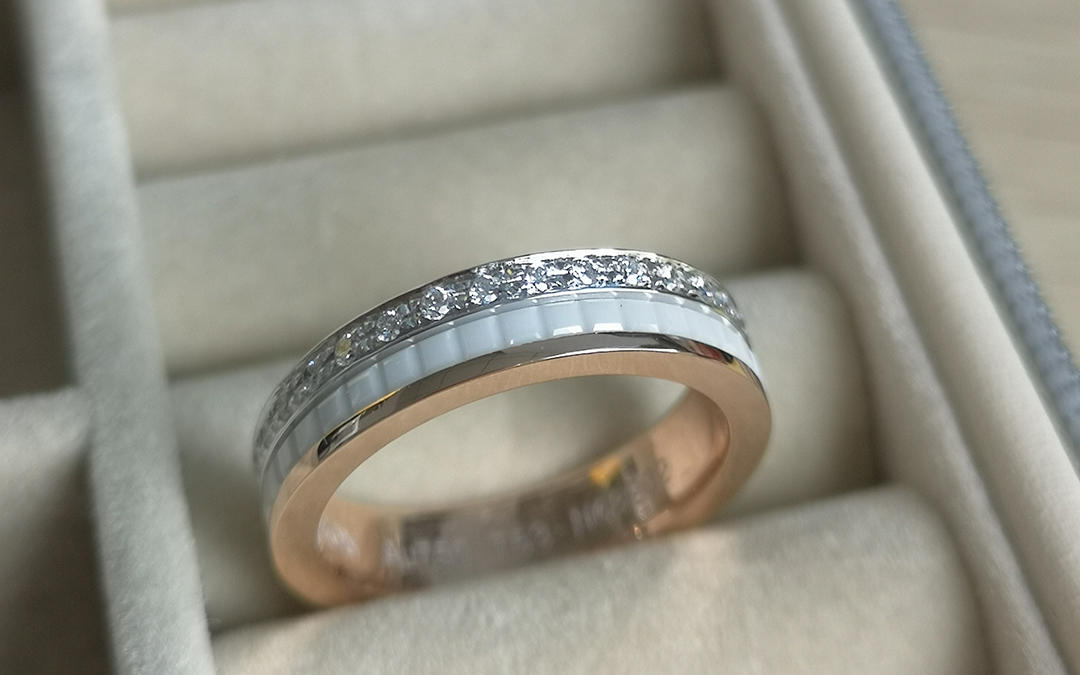 客定宝诗龙白陶钻石婚戒 男款为黑陶
