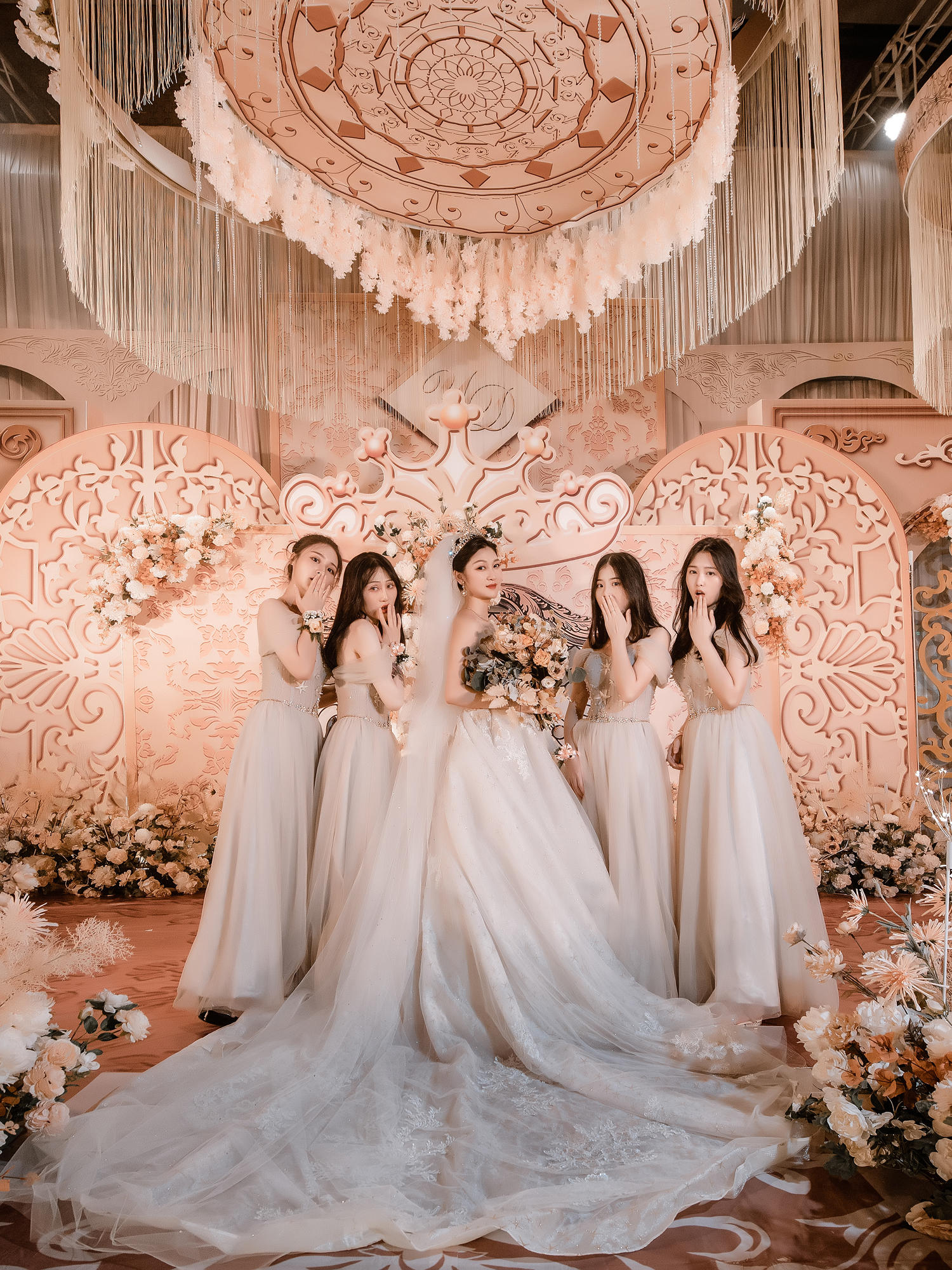 网红星星款抹胸＋出门纱＋敬酒服，超值租赁