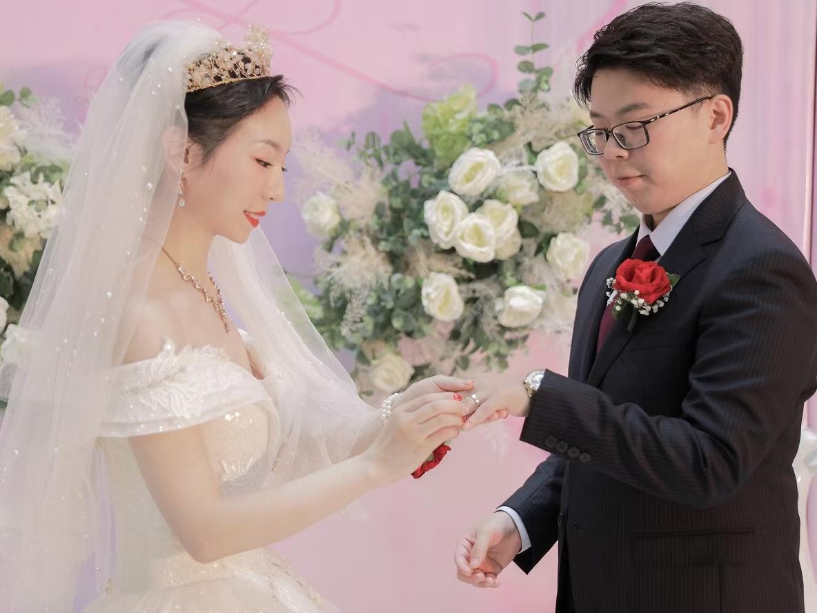 昆明资深婚庆摄影，婚礼跟拍，赠送精修40张