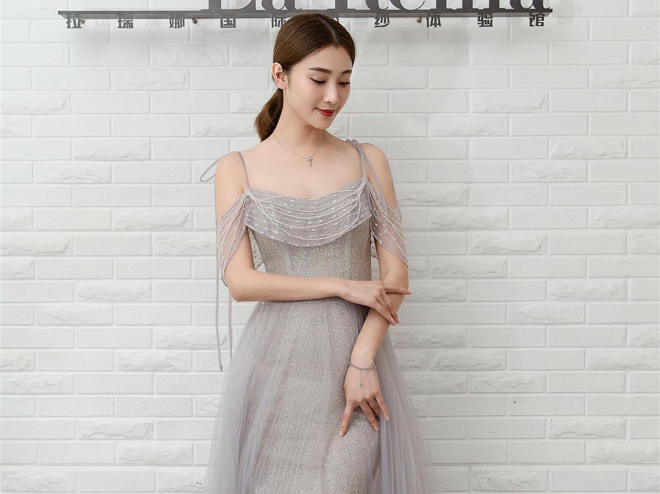 高端设计师品牌礼服年会礼服