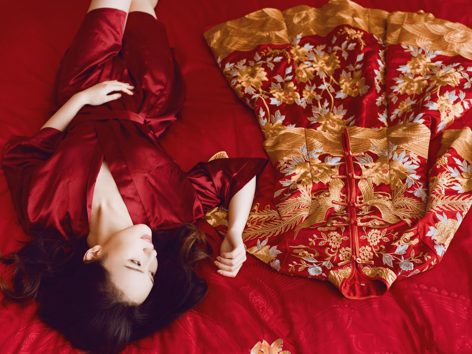 【超值特价】婚纱+跟妆租赁套餐