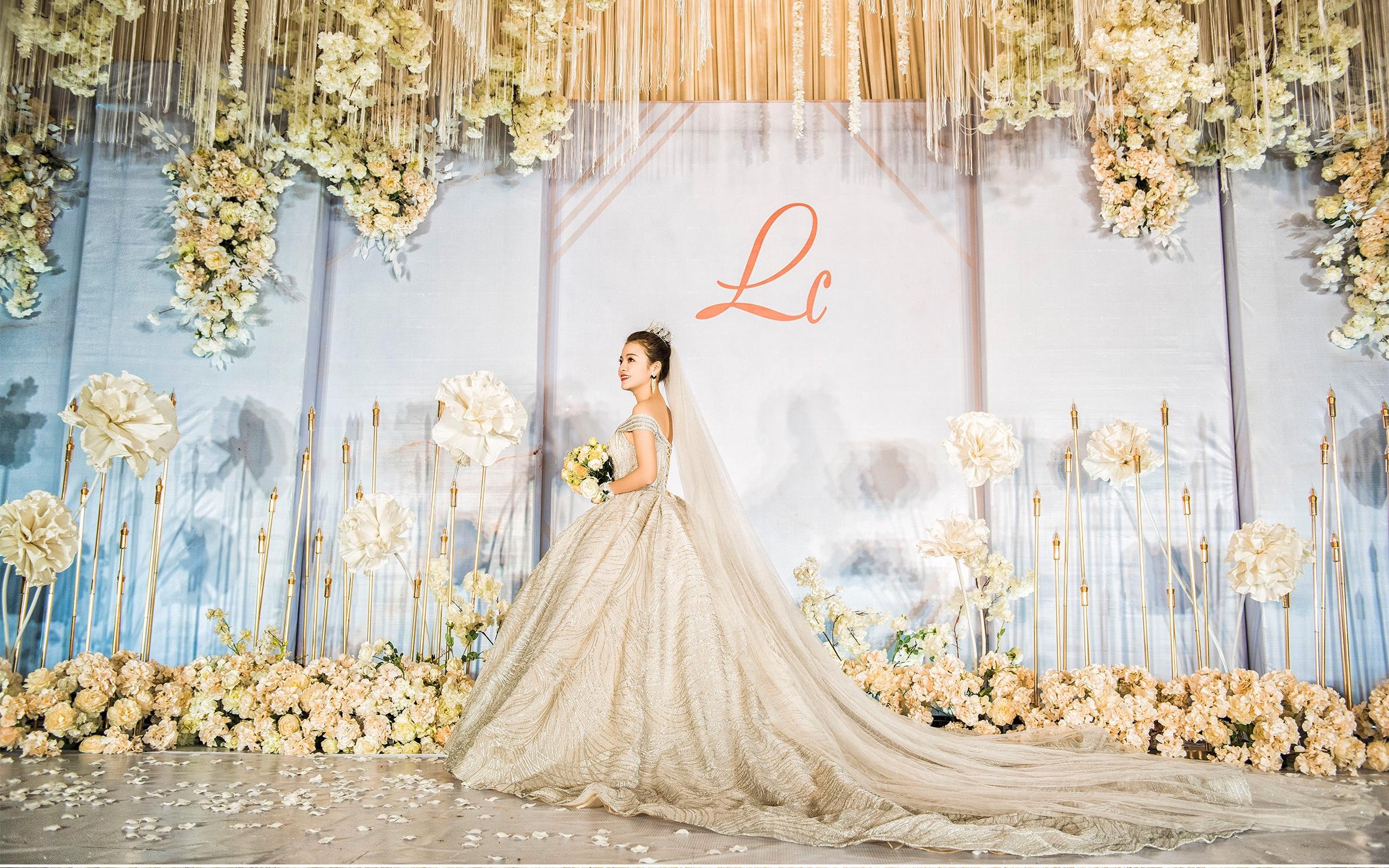 2019新款法式显瘦森系奢华星空梦幻大拖尾