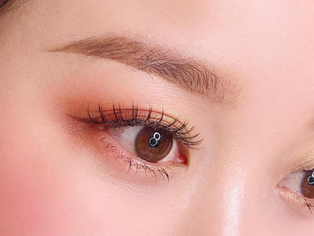 总监化妆师+新娘2-3个妆面造型+伴娘妆2位