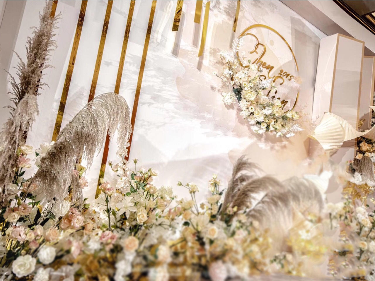 香槟色西式简约大方婚礼布置