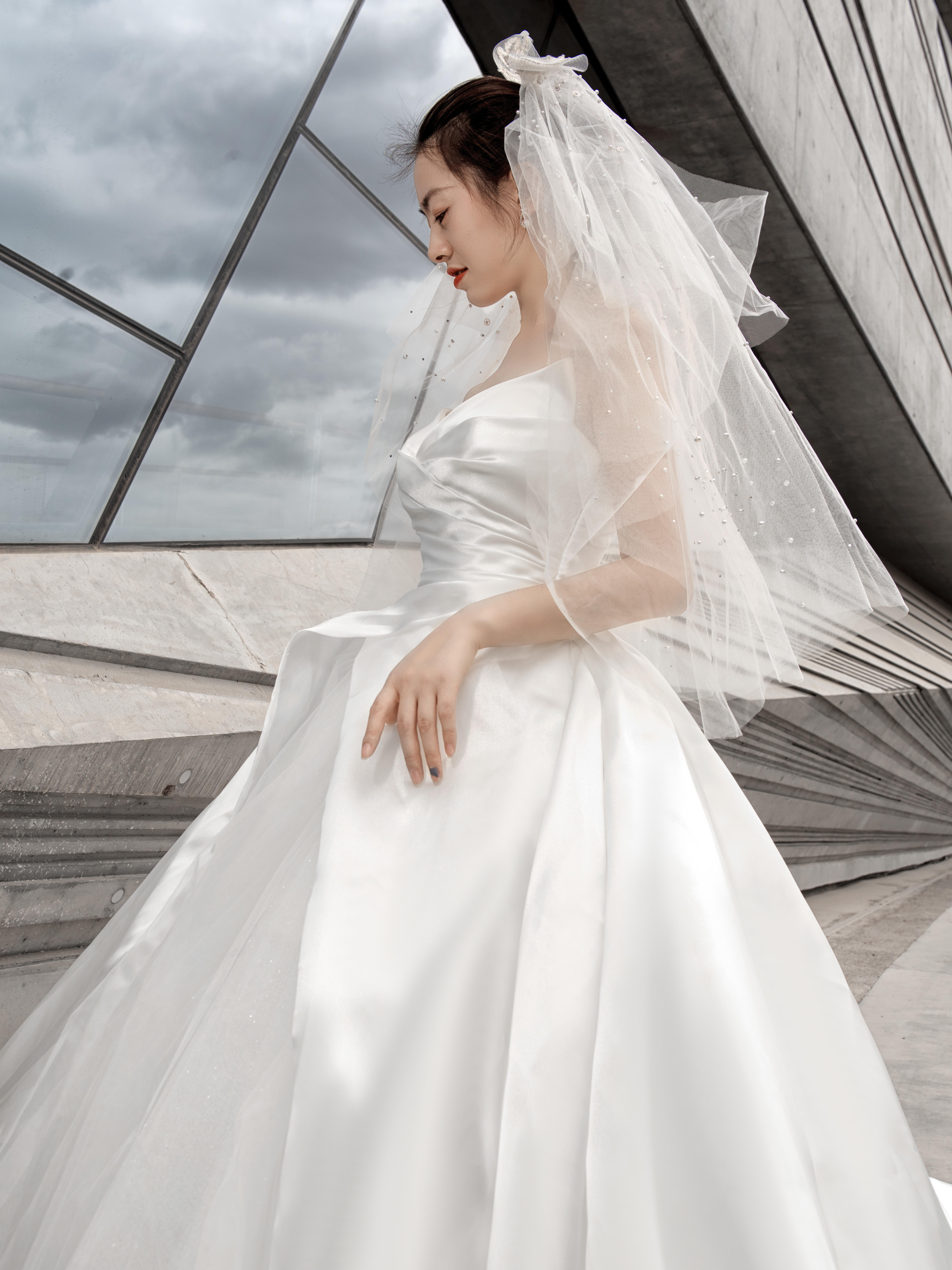 【高定】国际品牌婚纱+高定中式+礼服+总监跟妆