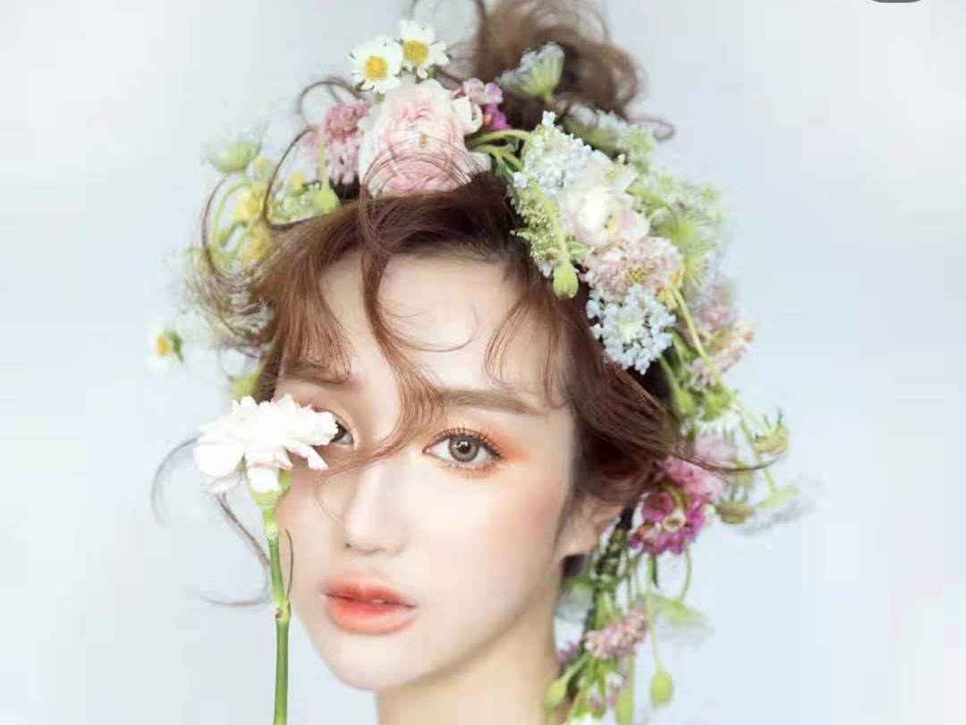 VIP化妆老师全程跟妆+三套造型私人定制